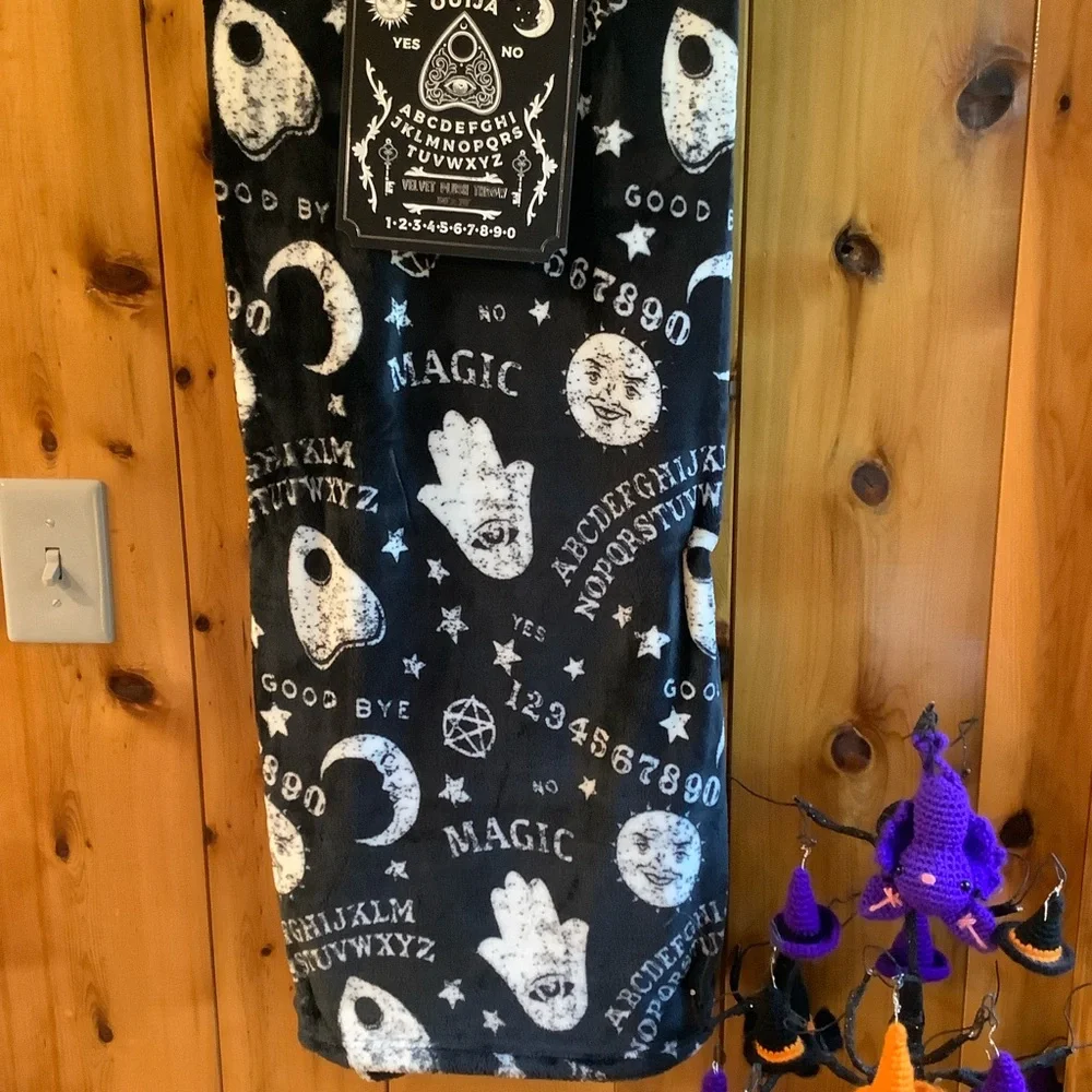 ARTISAN 34 Oversized 50” x 70” Celestial Throw